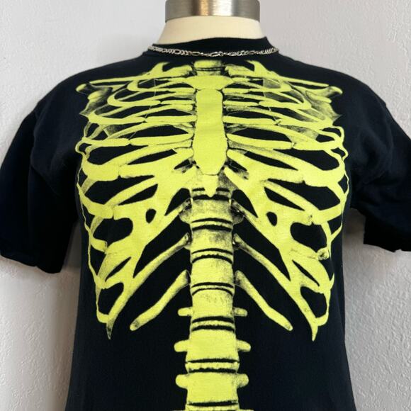 00s Halloween Ribcage Skeleton Bone  T-Shirt Glow in the Dark Unisex Medium - Picture 5 of 9